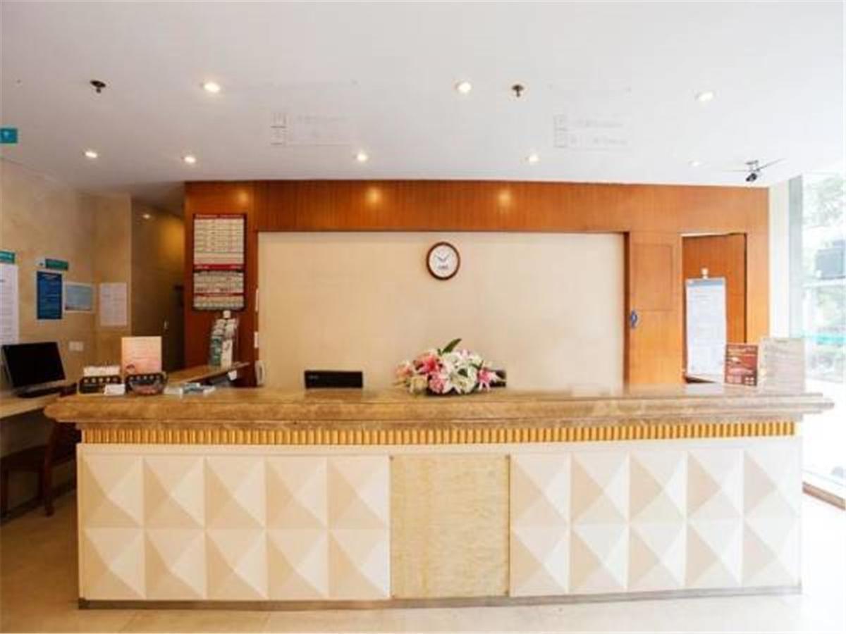Jingjiang Inn Shanghai Baoyang Pier エクステリア 写真